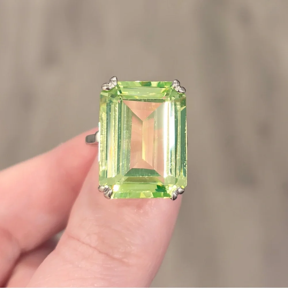 Large Vintage 14K White Gold Synthetic Green Spinel Ring - Size 7.25 - Picture 5 of 11